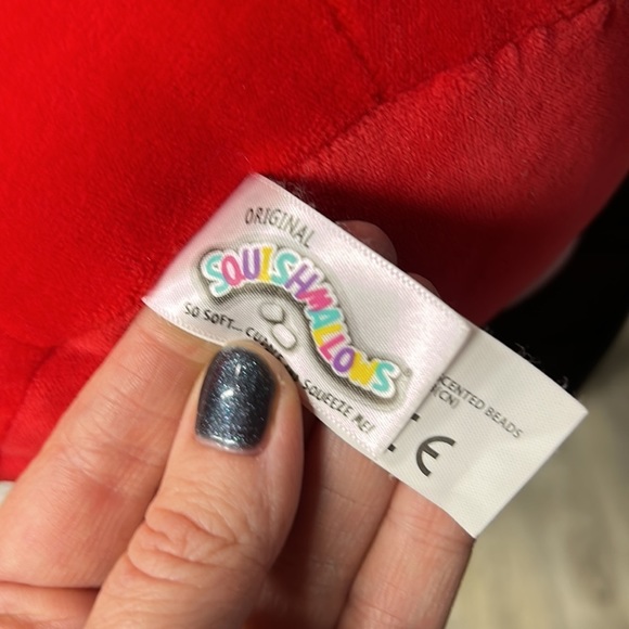 Squishmallow 8” Suzy the strawberry a Cracker Barrel exclusive from 2020 - Picture 4 of 5